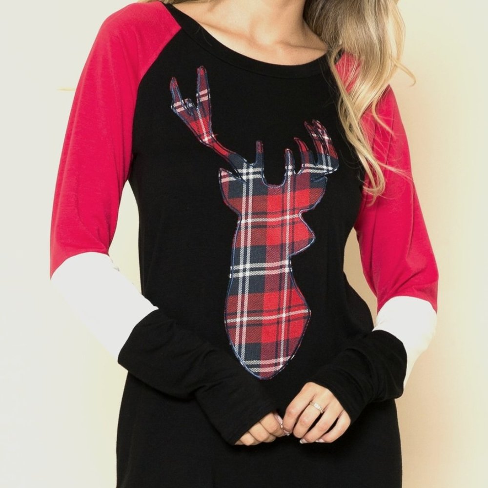 Plus Size Solid Contrast Reindeer Patch Long Sleeve Top